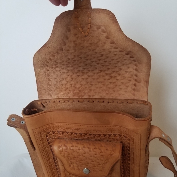 LARGE Vintage Mexican Tooled Leather Bag Crossbody Bag Great Condition S… - Picture 7 of 9